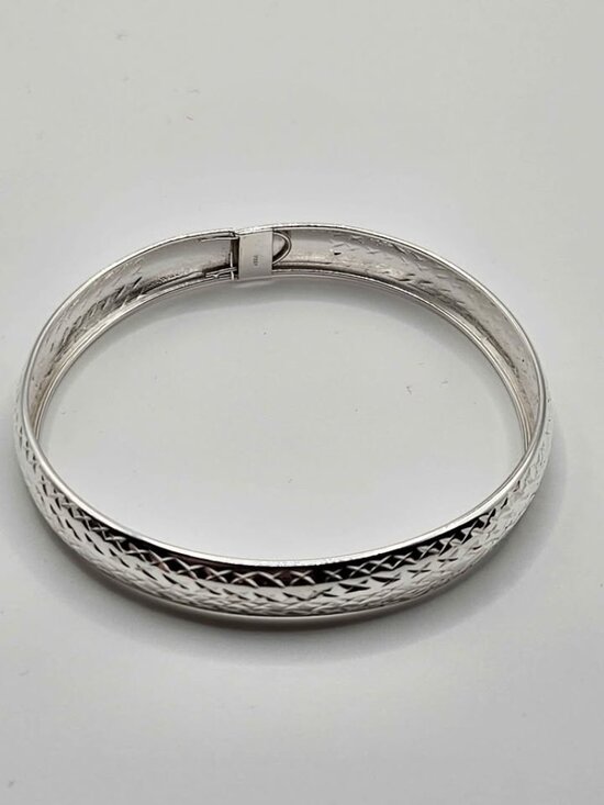 Other - .925 Sterling Silver Bangle - 5.4g (Diamond-Cut Texture)